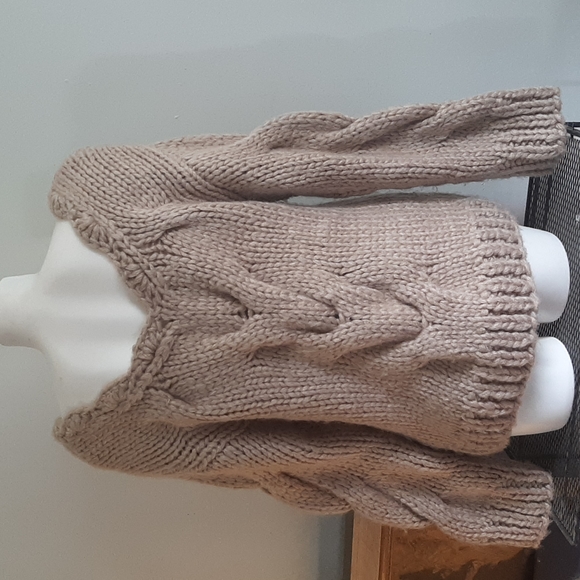 Forever 21 Knitted Sweater - Picture 2 of 3